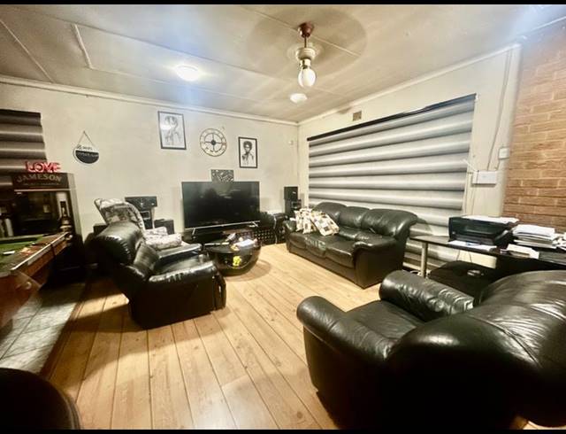 3 BEDROOM HOUSE FOR SALE IN VANDERBIJLPARK CE 3